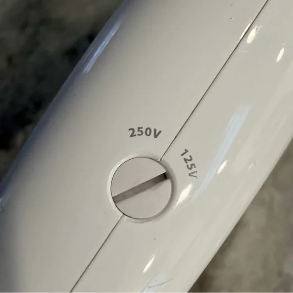 T3 Travel Size Hair Dryer - Picture 4 of 12